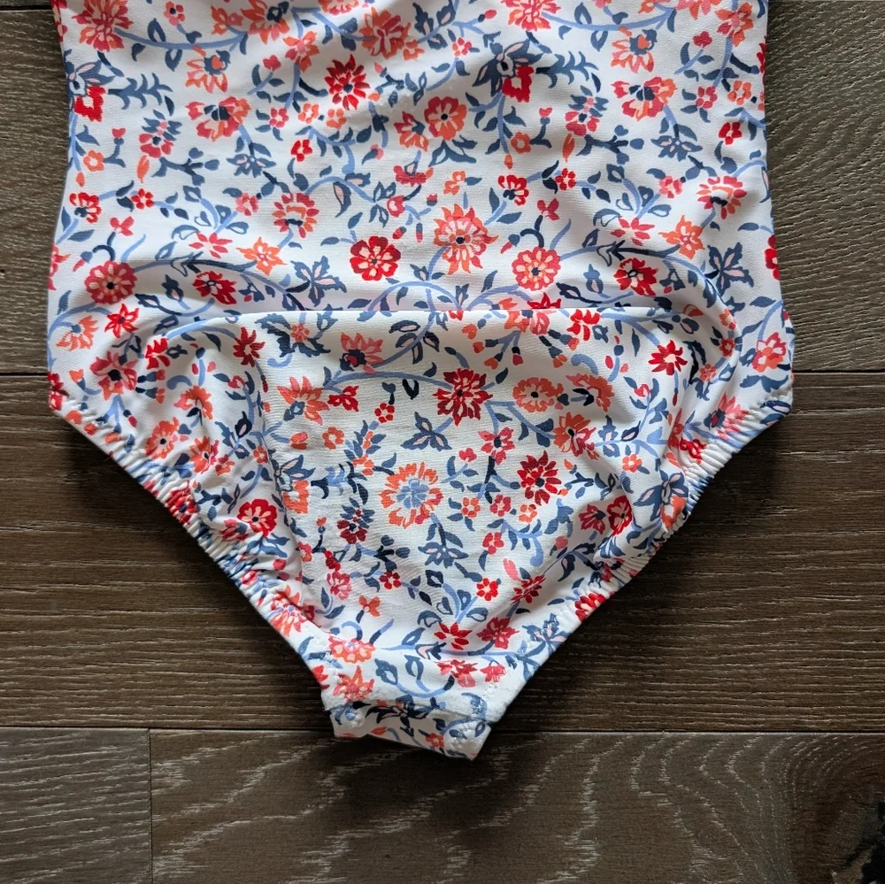 3/$15 - Old Navy White Floral Swimsuit With Smocked Top Size Small 6-7